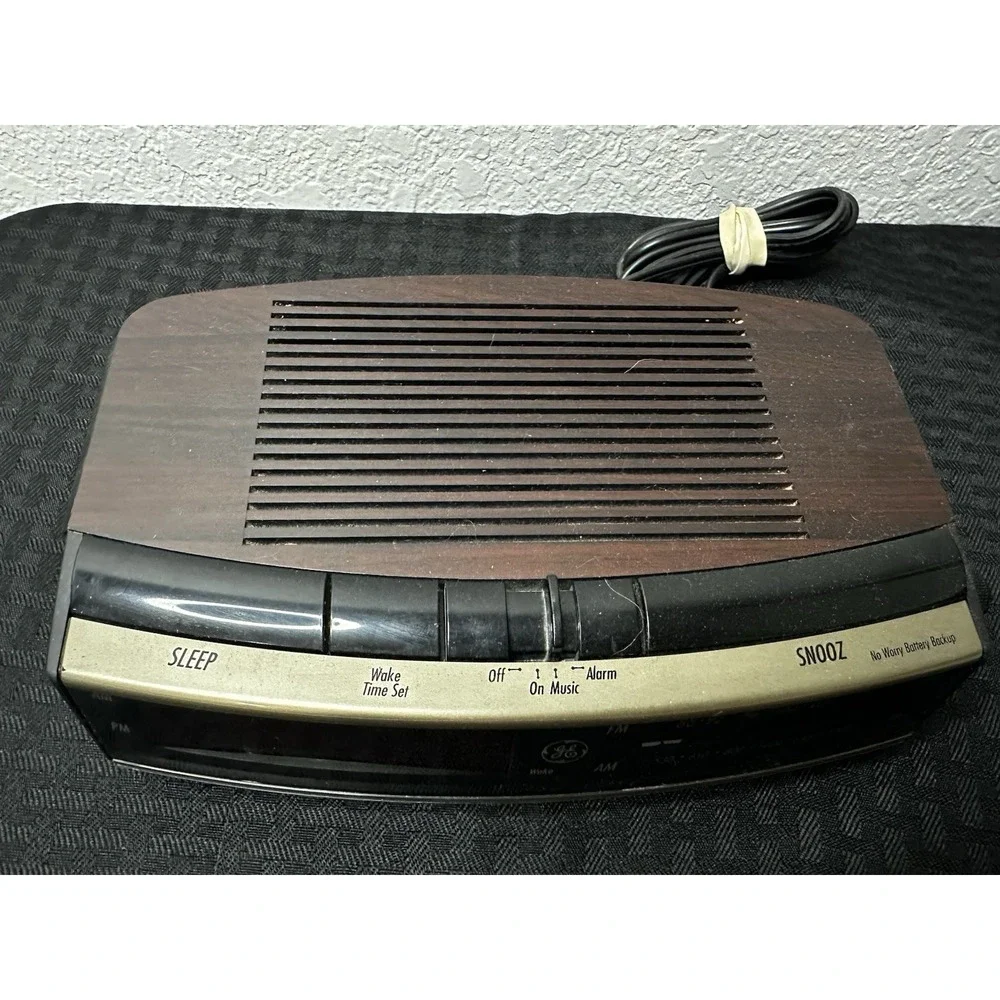 Vintage 1980's GE General Electric FM/AM Dual Alarm Digital Clock Radio 7-4619A